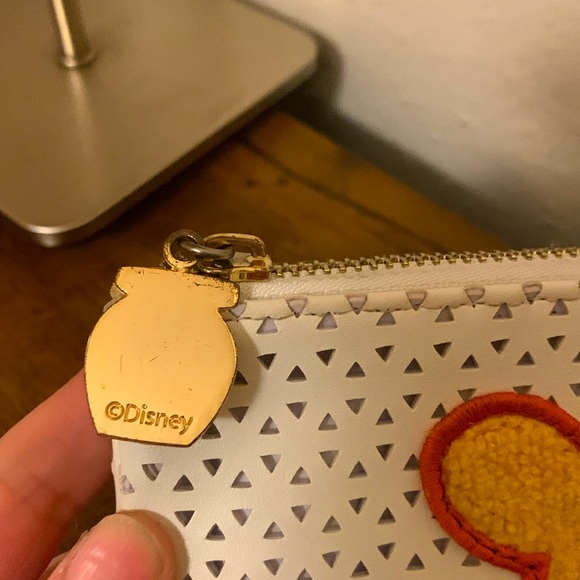 DISNEY WINNIE the POOH WHITE FAUX LEATHER PERFORATED CLUTCH WALLET - Picture 3 of 15